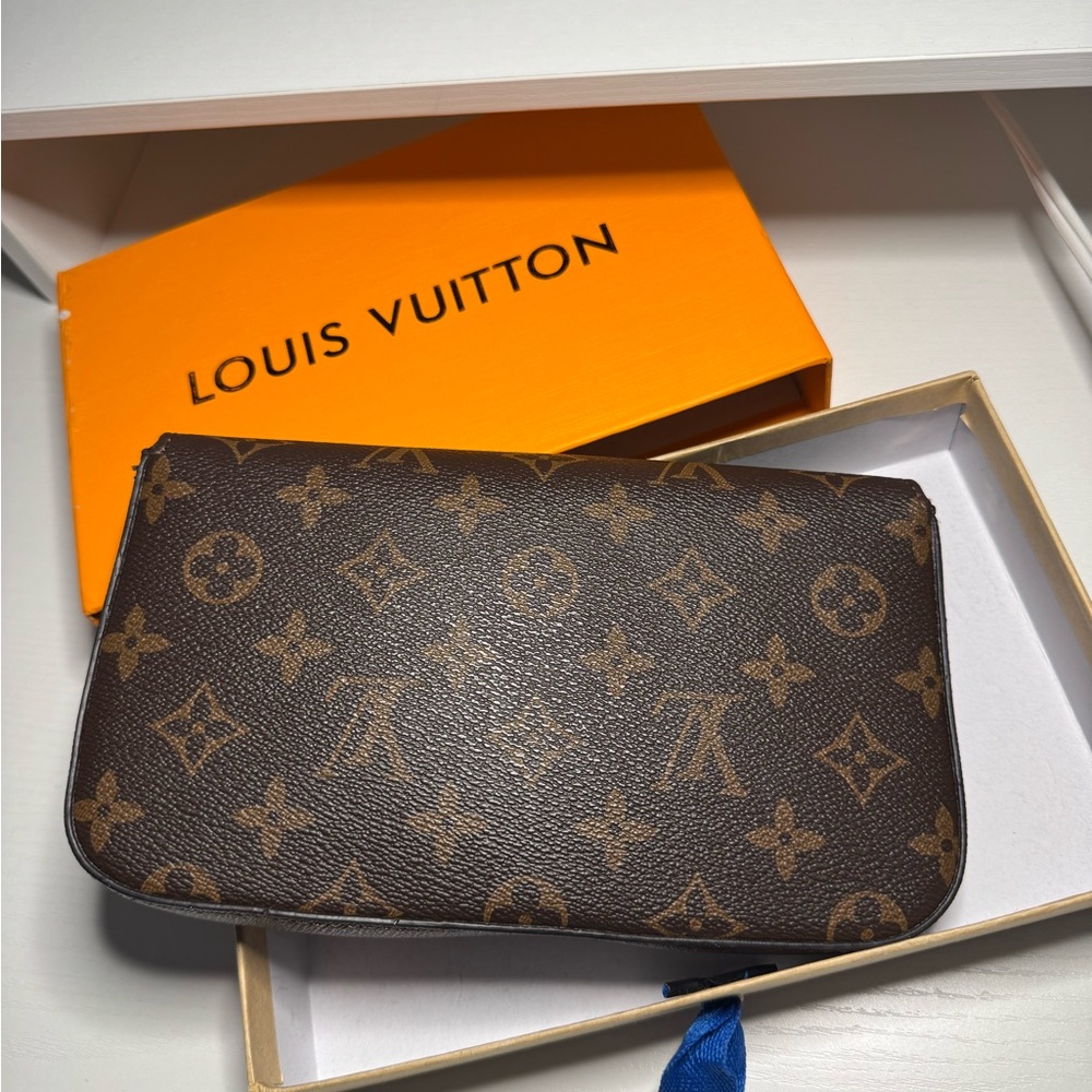 Louis Vuitton Brown Monogram Clutch - Picture 2 of 9